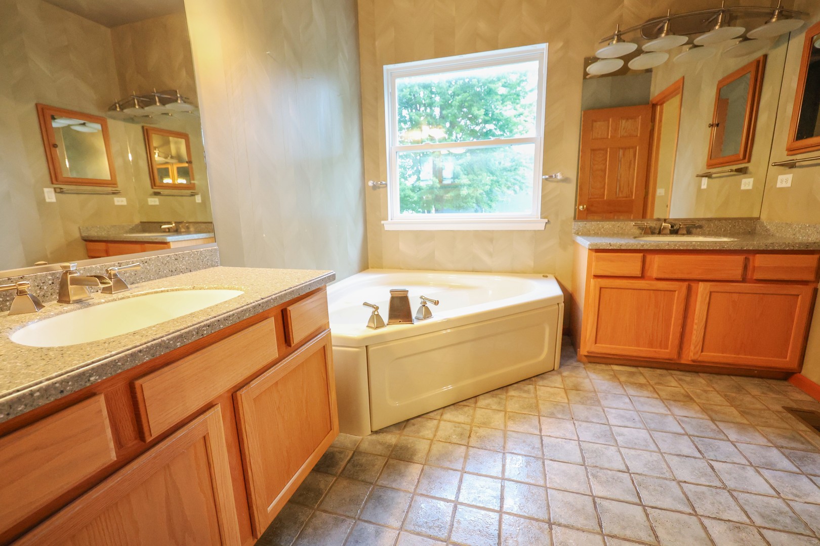 235 E Grand Avenue Property Photo 31