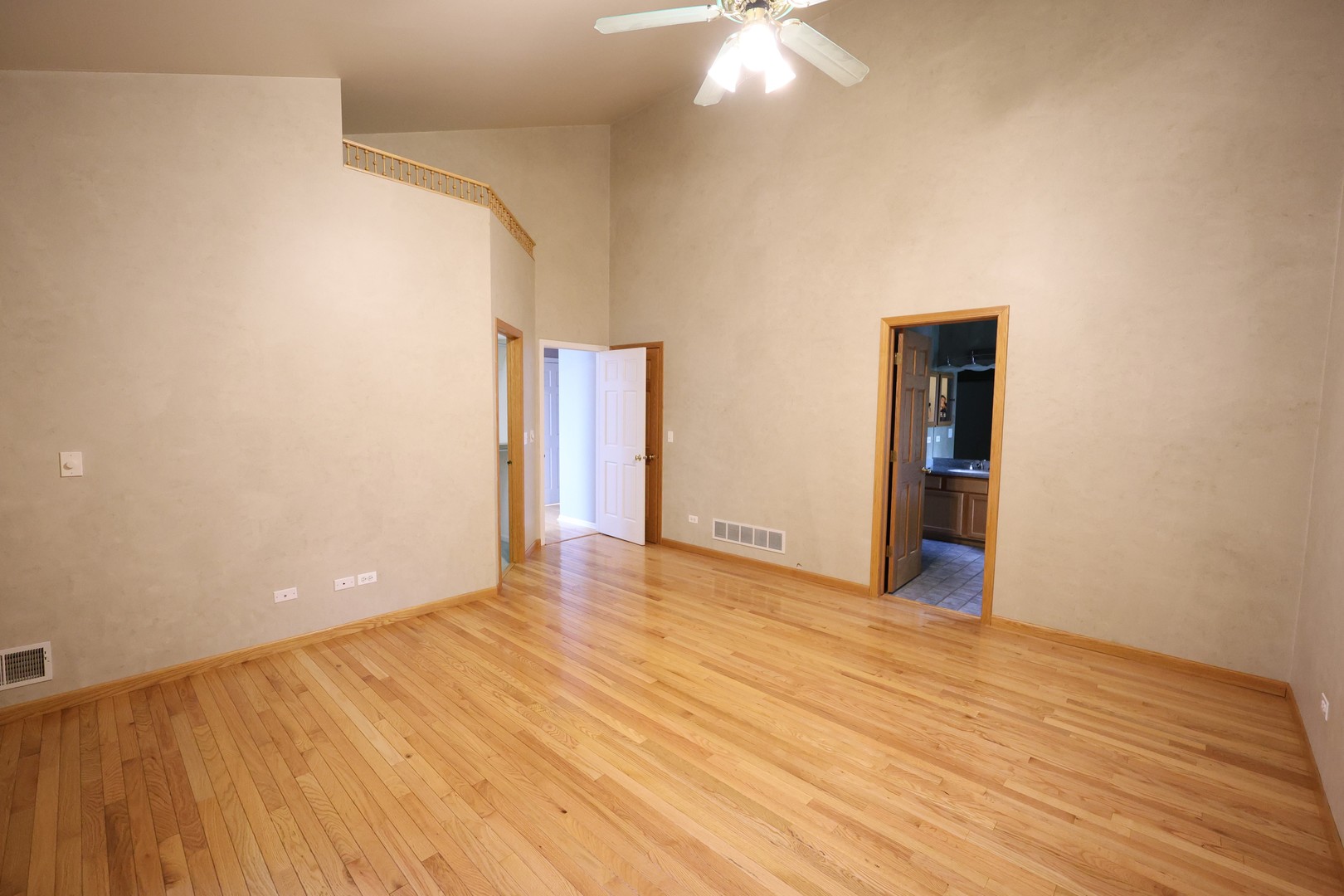235 E Grand Avenue Property Photo 34