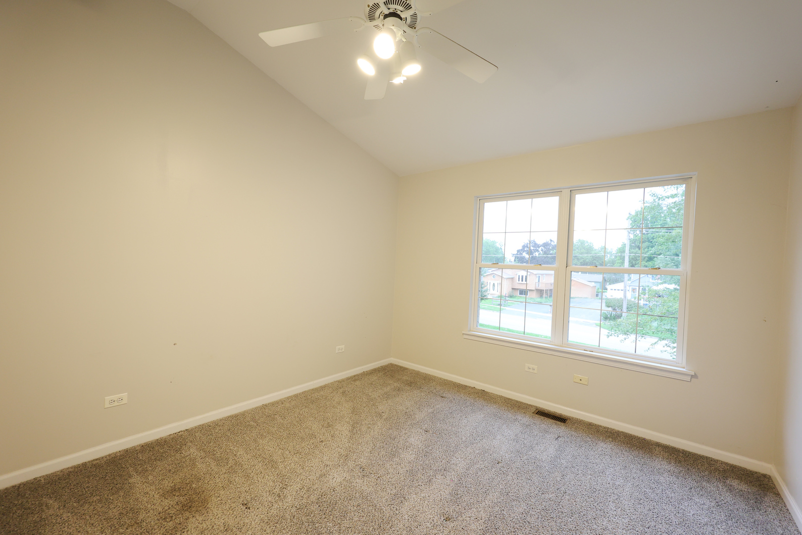 235 E Grand Avenue Property Photo 36