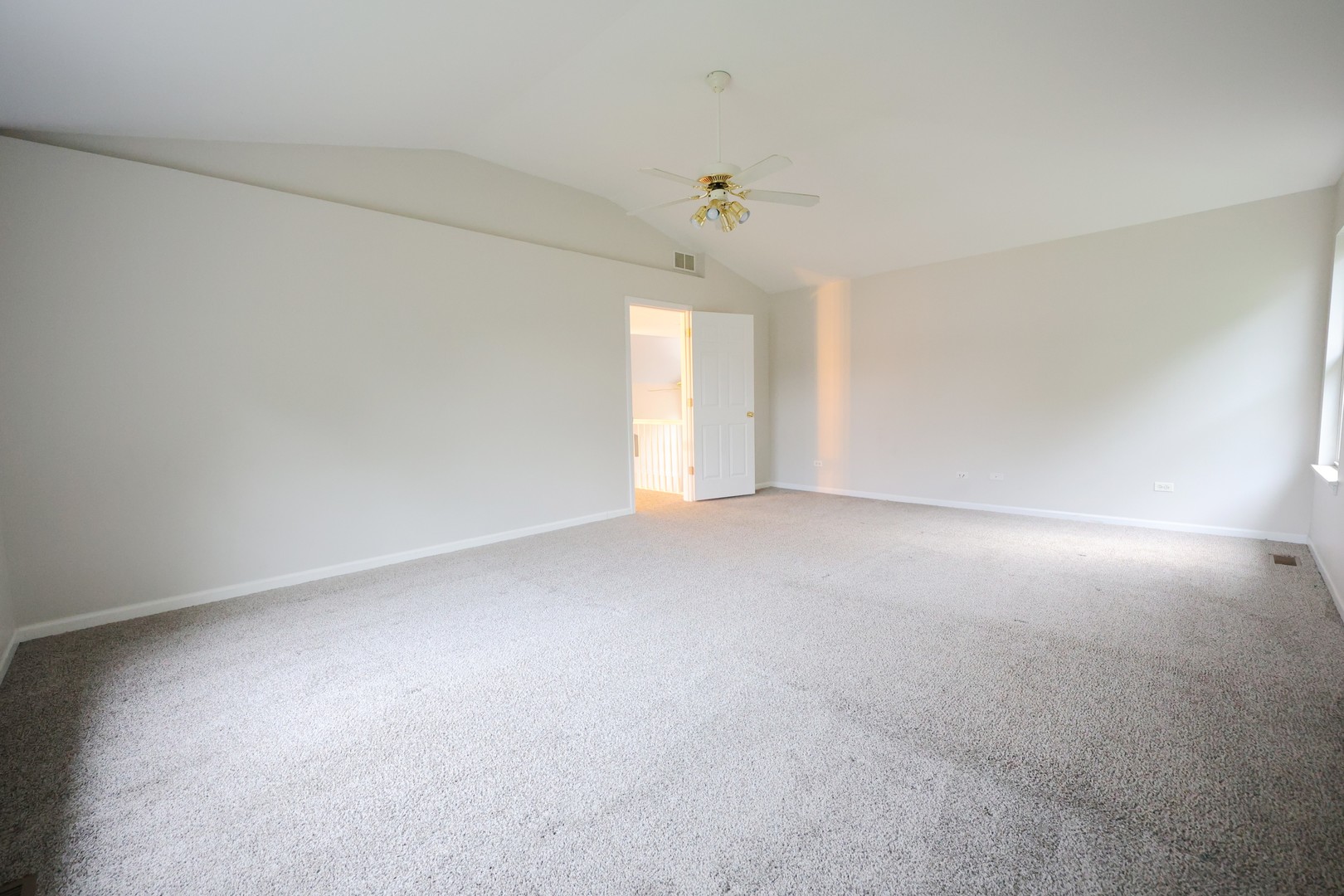 235 E Grand Avenue Property Photo 39