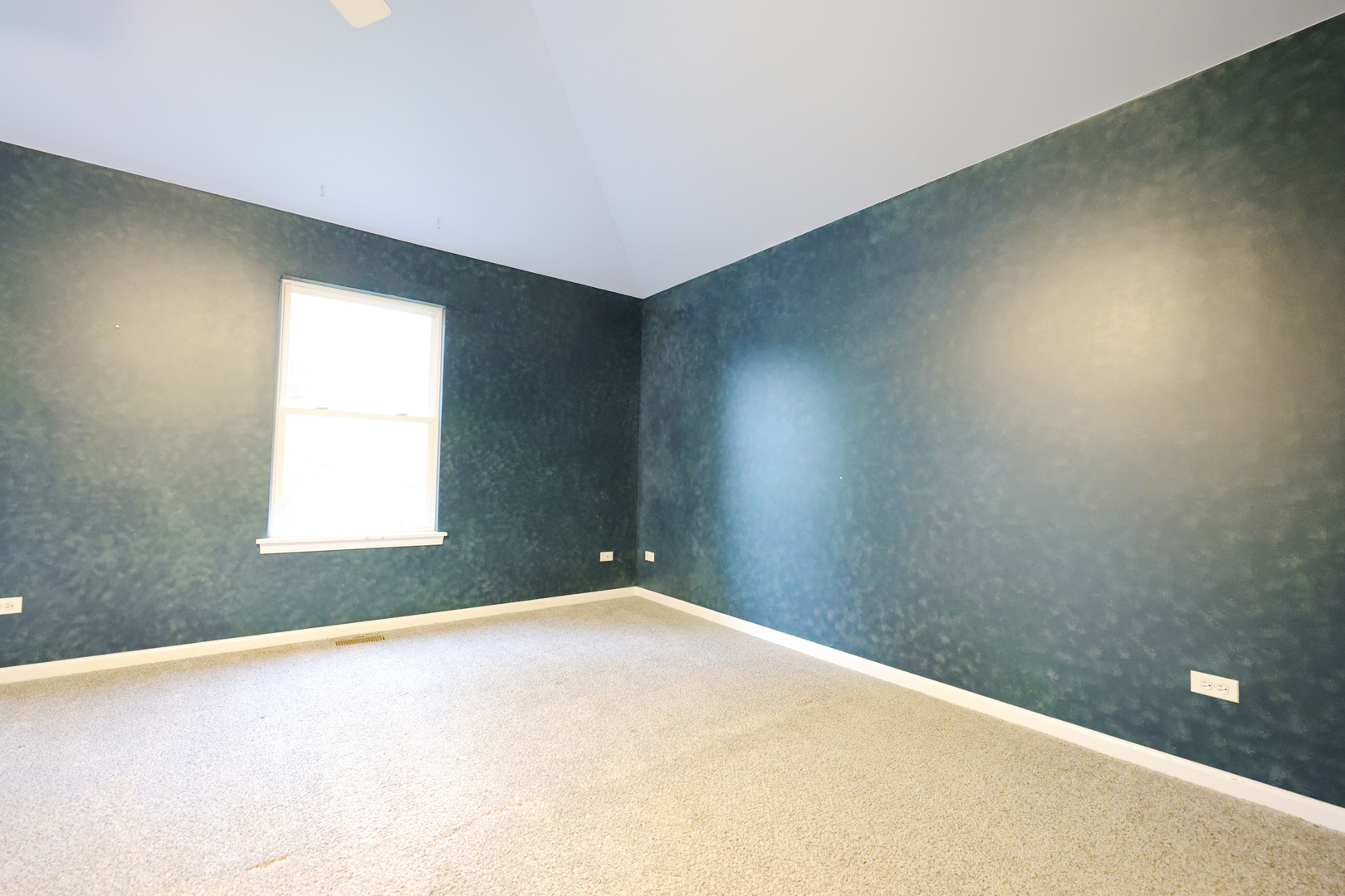 235 E Grand Avenue Property Photo 40