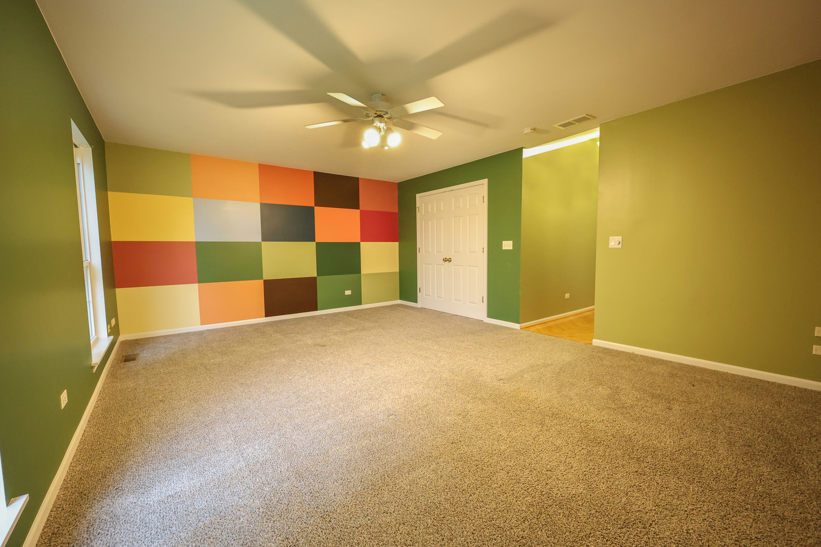 235 E Grand Avenue Property Photo 43