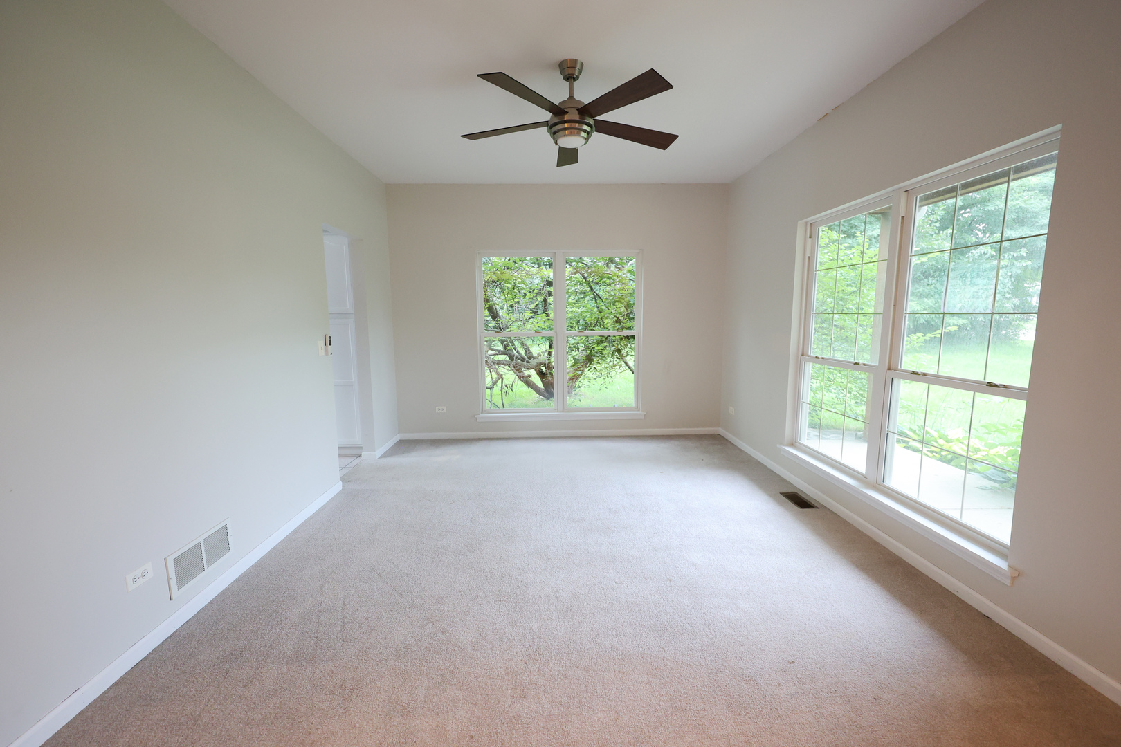 235 E Grand Avenue Property Photo 45