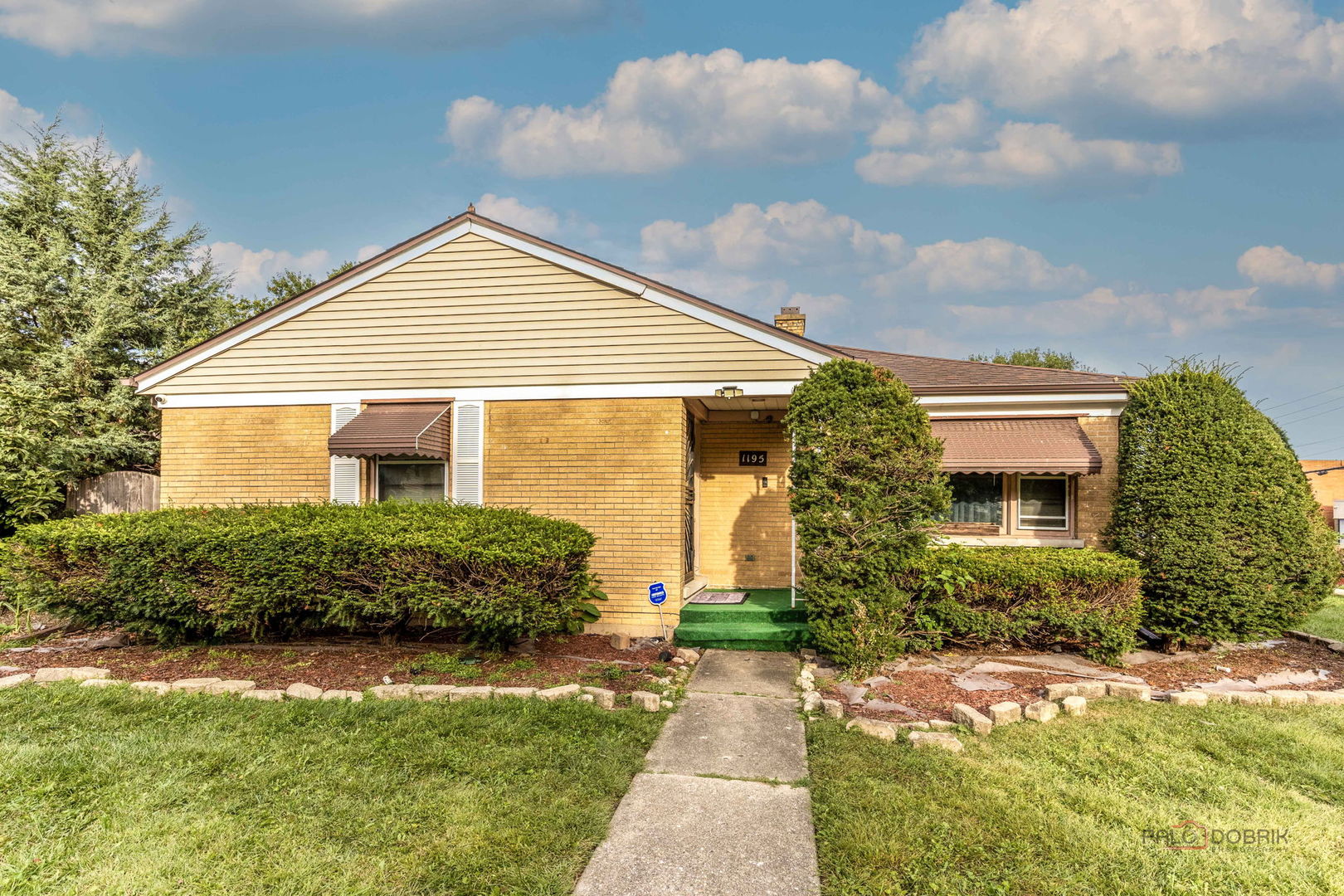 1195 Jeanette Street Property Photo 1
