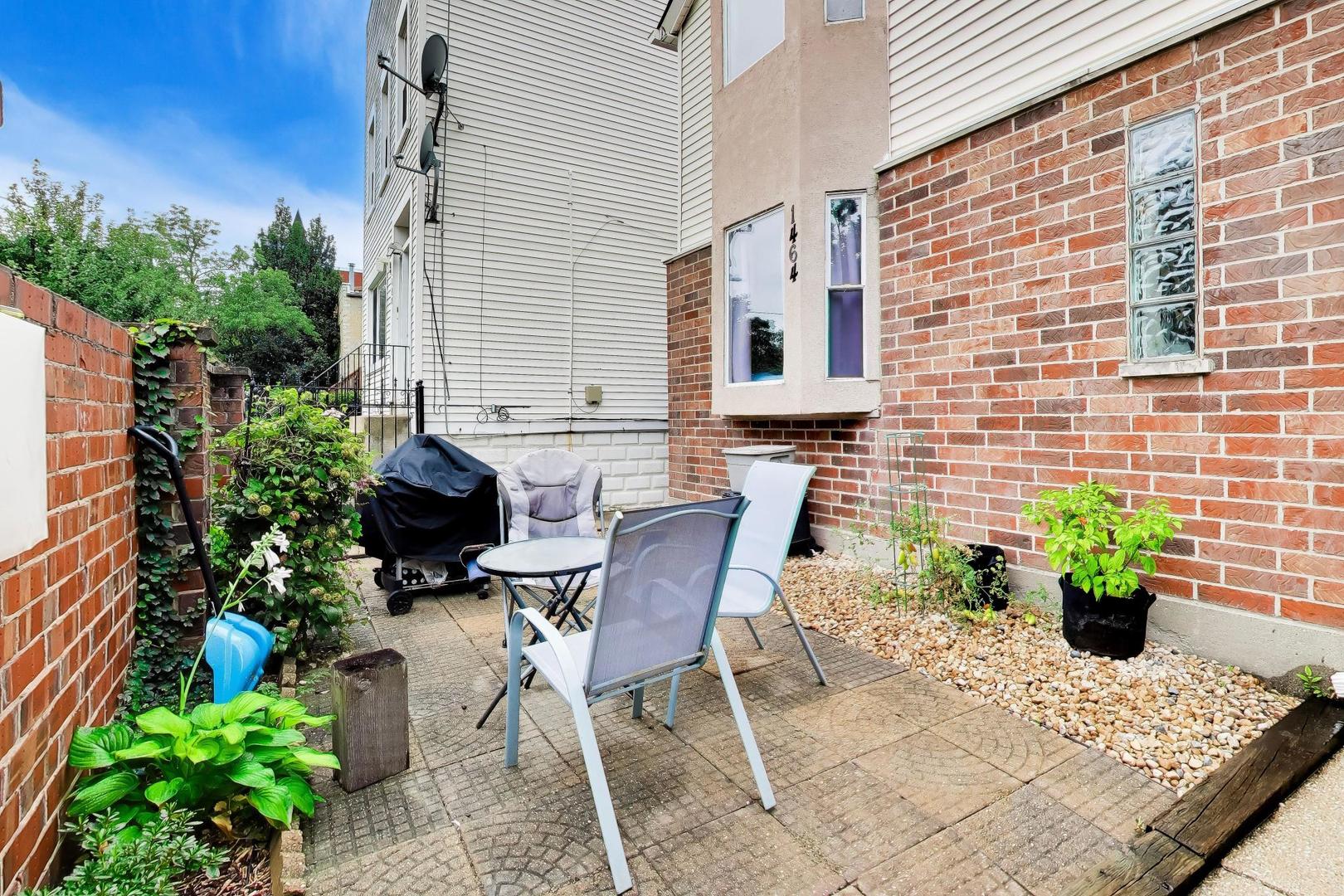1464 W Ohio Street Property Photo 2