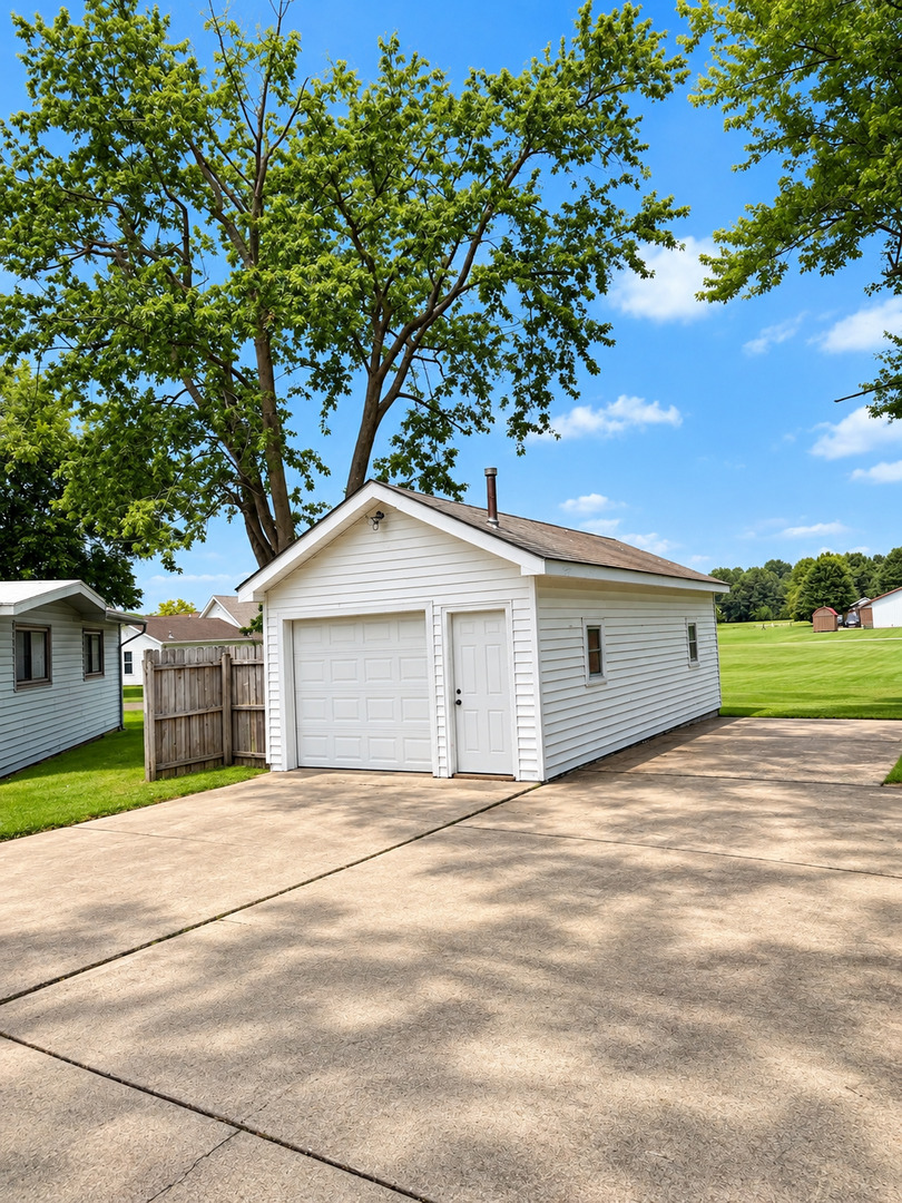 1111 E 7th Street Property Photo 4