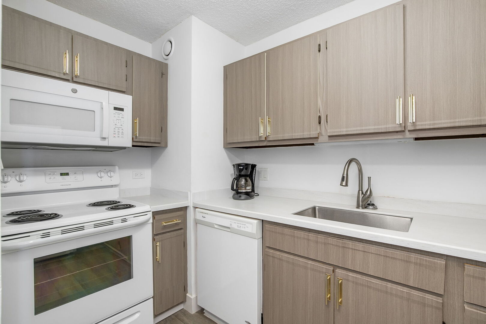 1122 N Clark Street 3104 Property Photo 5