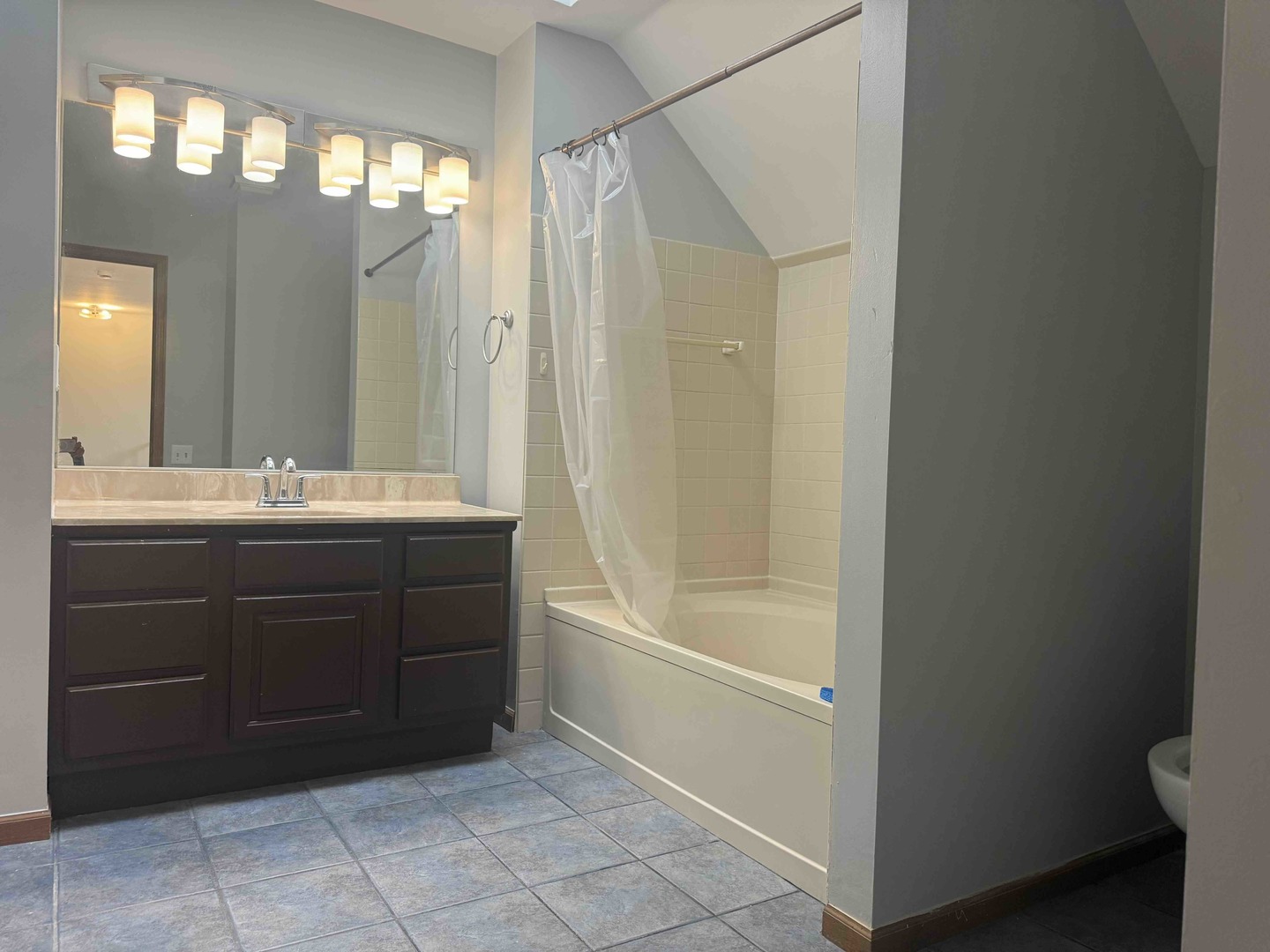 1477 Garnet Circle Property Photo 9