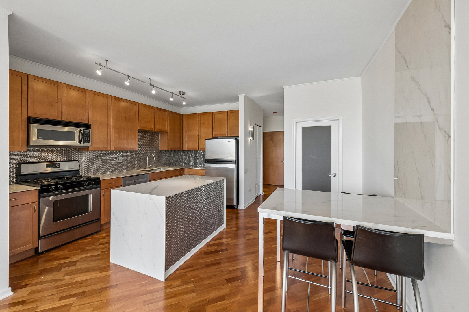 210 S Desplaines Street 607 Property Photo 4