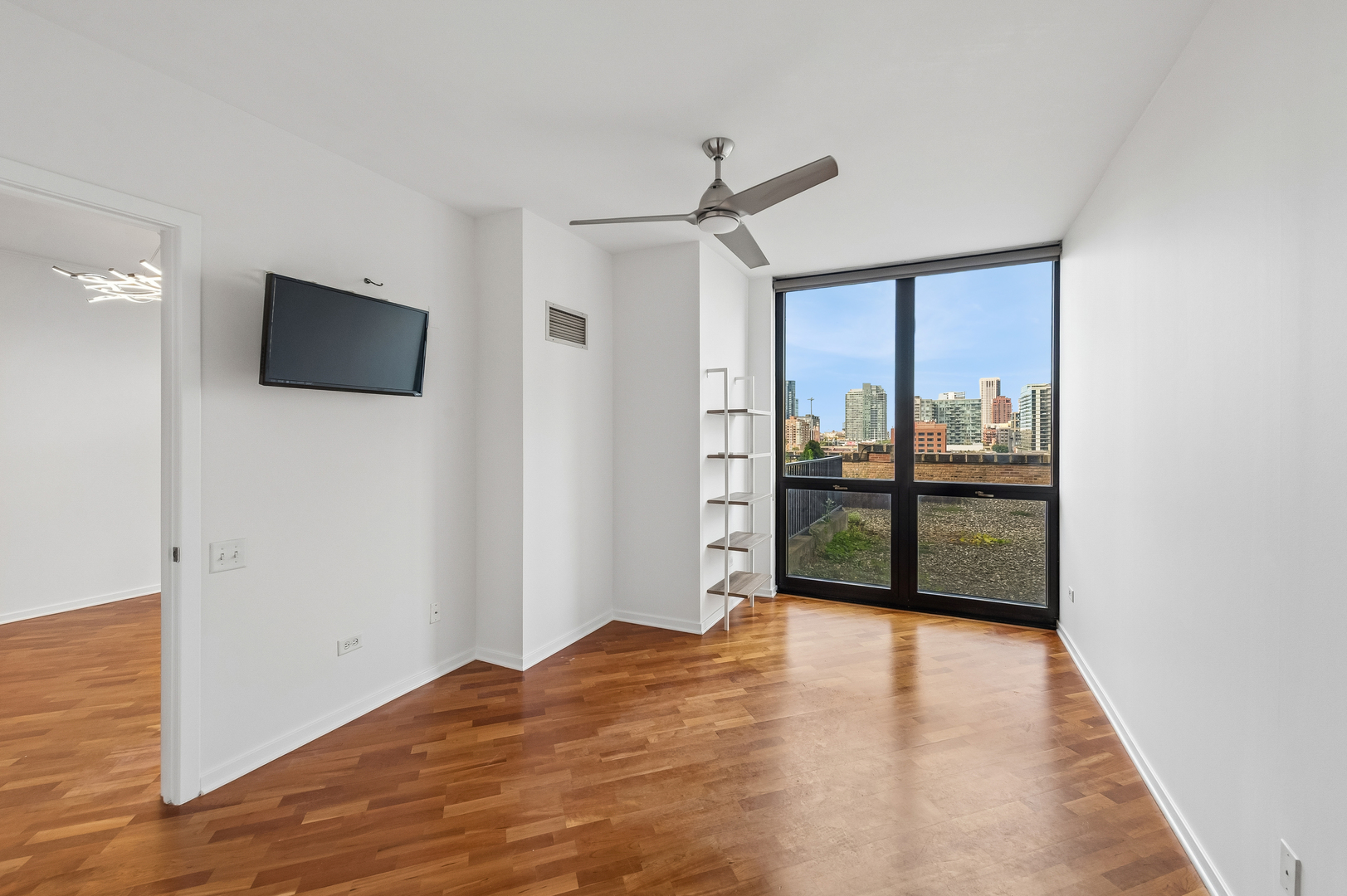 210 S Desplaines Street 607 Property Photo 5
