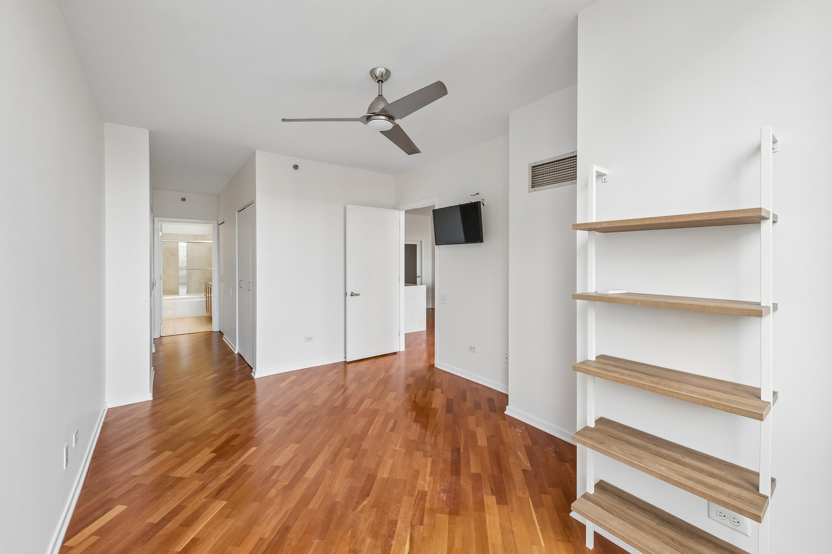 210 S Desplaines Street 607 Property Photo 6
