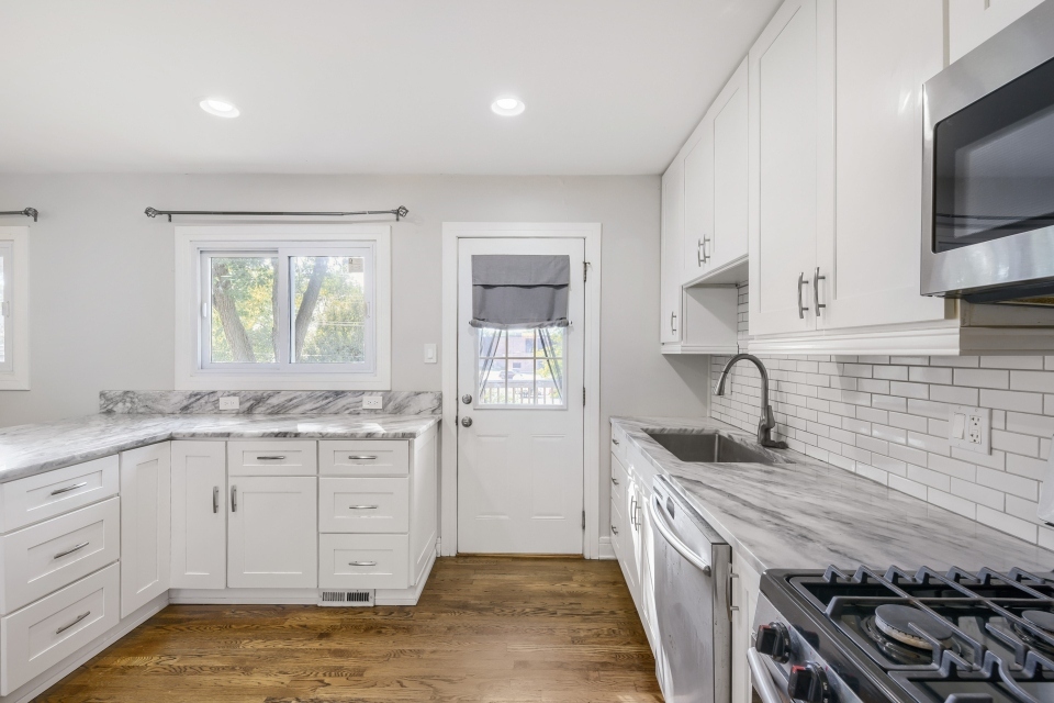 2050 Shepard Road Property Photo 6