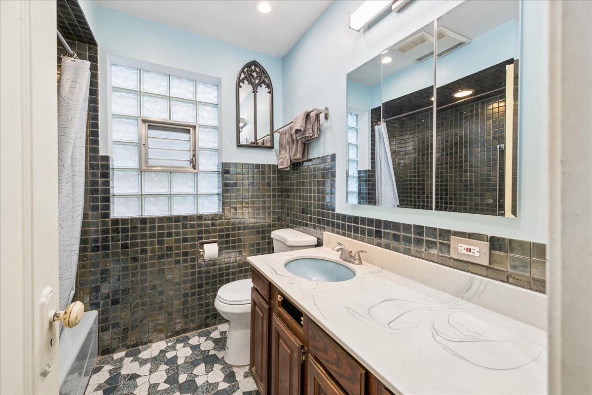 5325 N Linder Avenue Property Photo 13