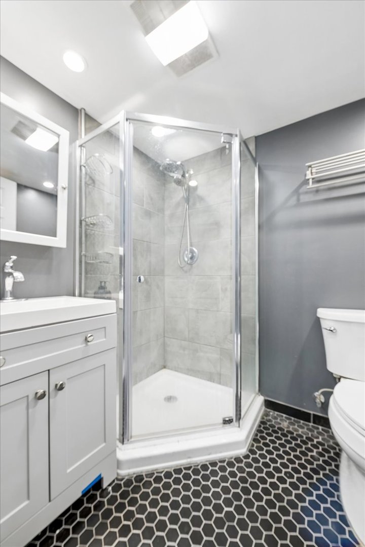 5325 N Linder Avenue Property Photo 22