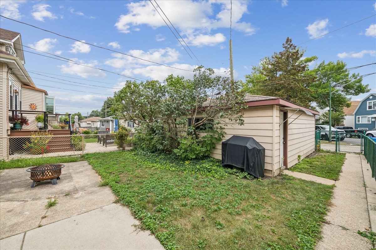 5325 N Linder Avenue Property Photo 24