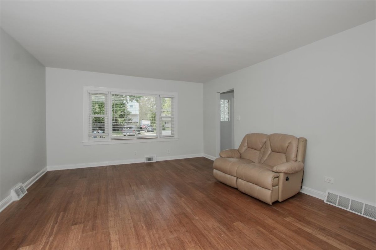 4507 Dorset Avenue Property Photo 3