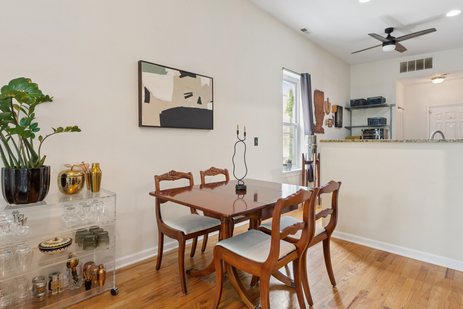 2607 N Hamlin Avenue 3 Property Photo 6