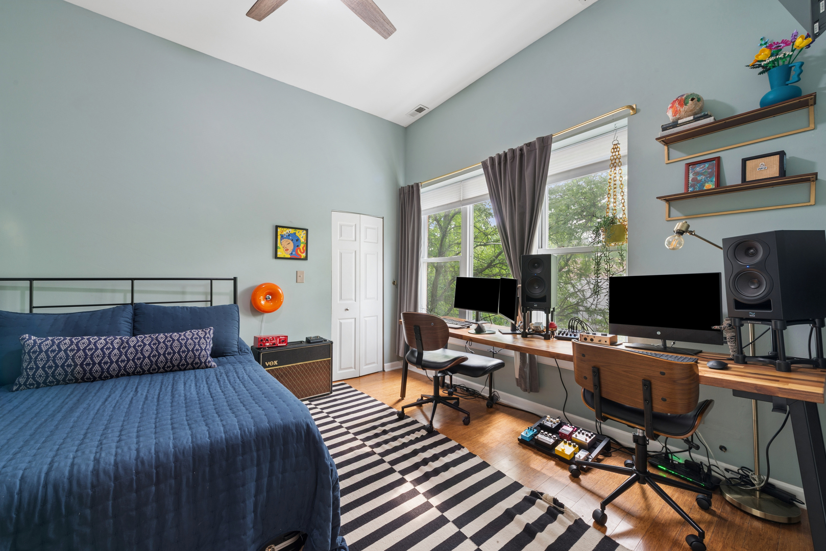 2607 N Hamlin Avenue 3 Property Photo 13