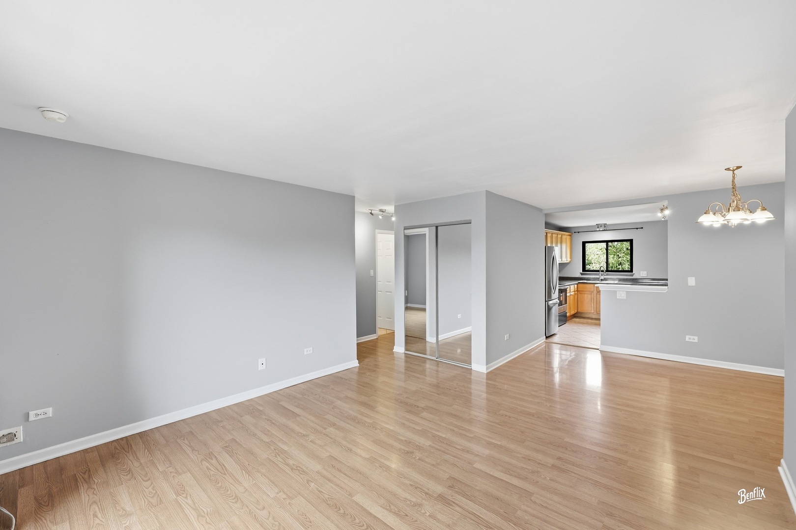 2215 Nichols Road 21f Property Photo 5