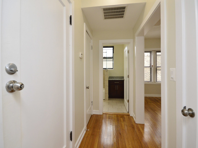 4206 N Pulaski Road 2w Property Photo 4