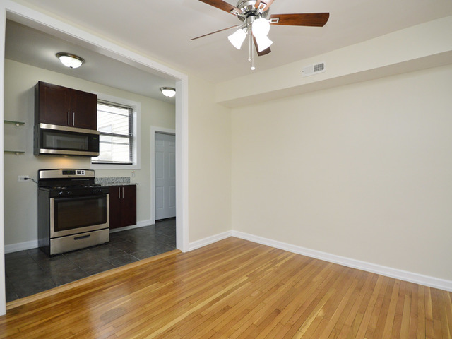 4206 N Pulaski Road 2w Property Photo 8