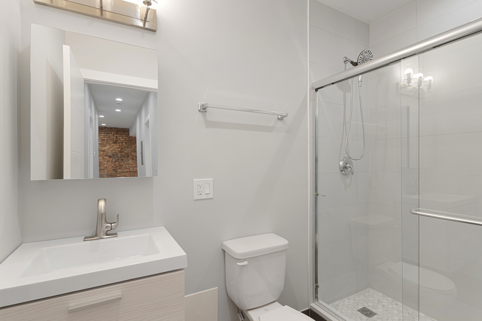 1556 W Juneway Terrace 1l Property Photo 5