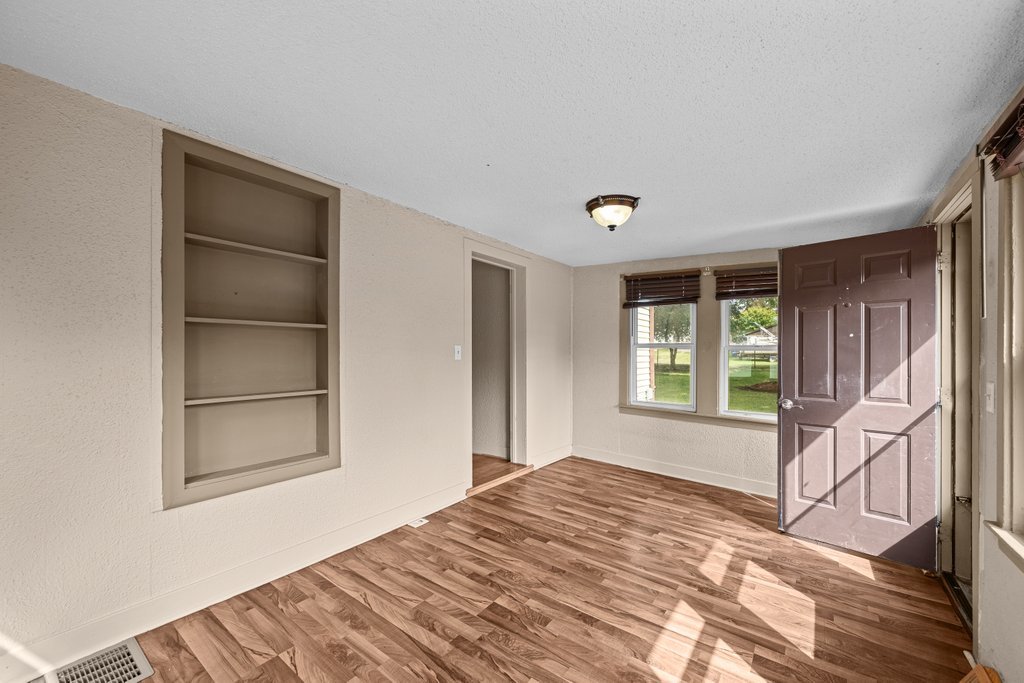 1003 2nd Avenue Property Photo 16