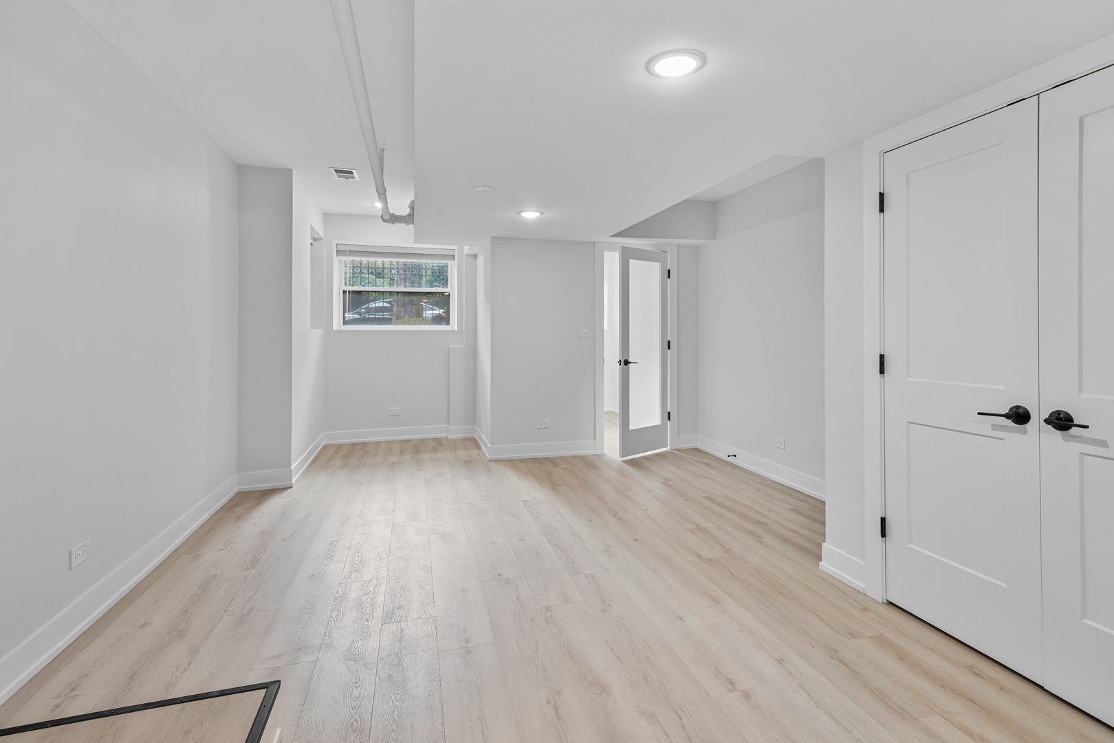 5627 N Wayne Avenue G Property Photo 4