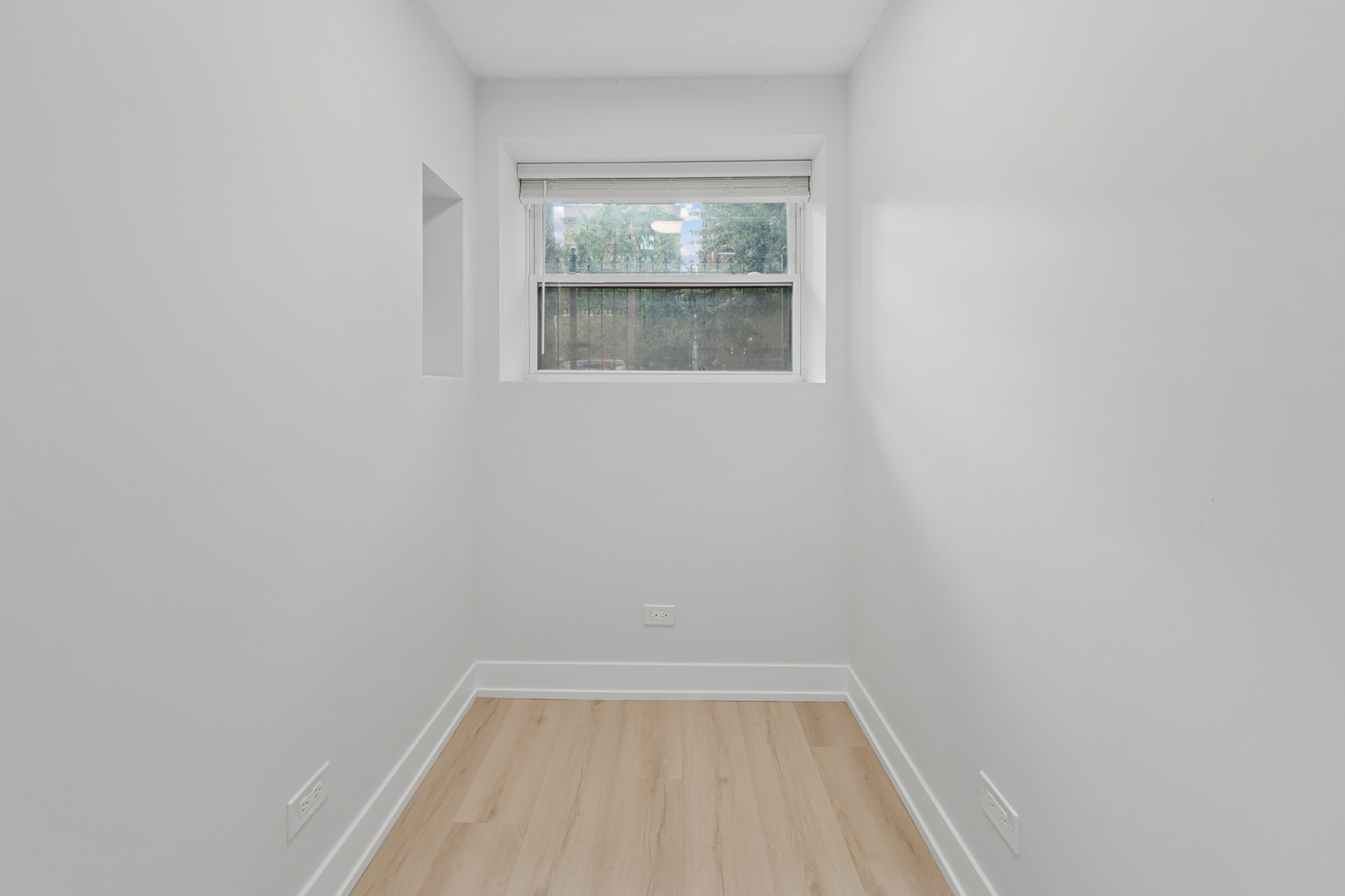 5627 N Wayne Avenue G Property Photo 5