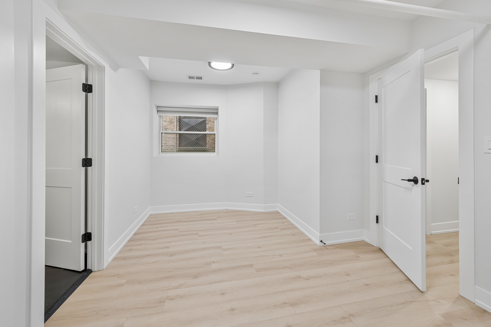 5627 N Wayne Avenue G Property Photo 9