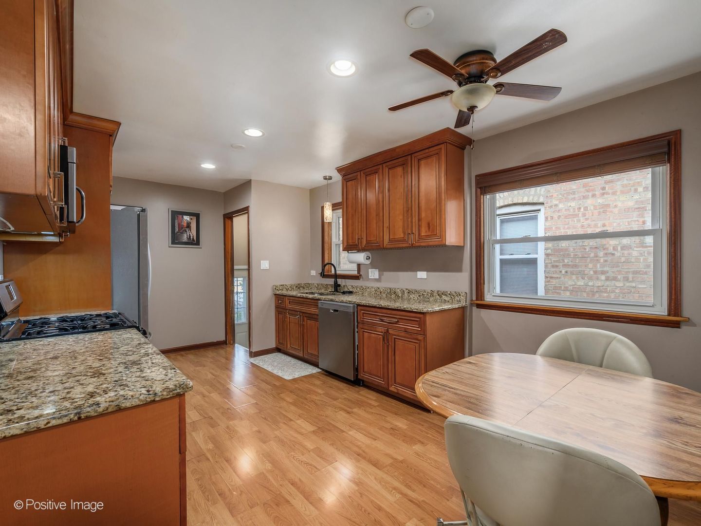 10713 S Sawyer Avenue Property Photo 8