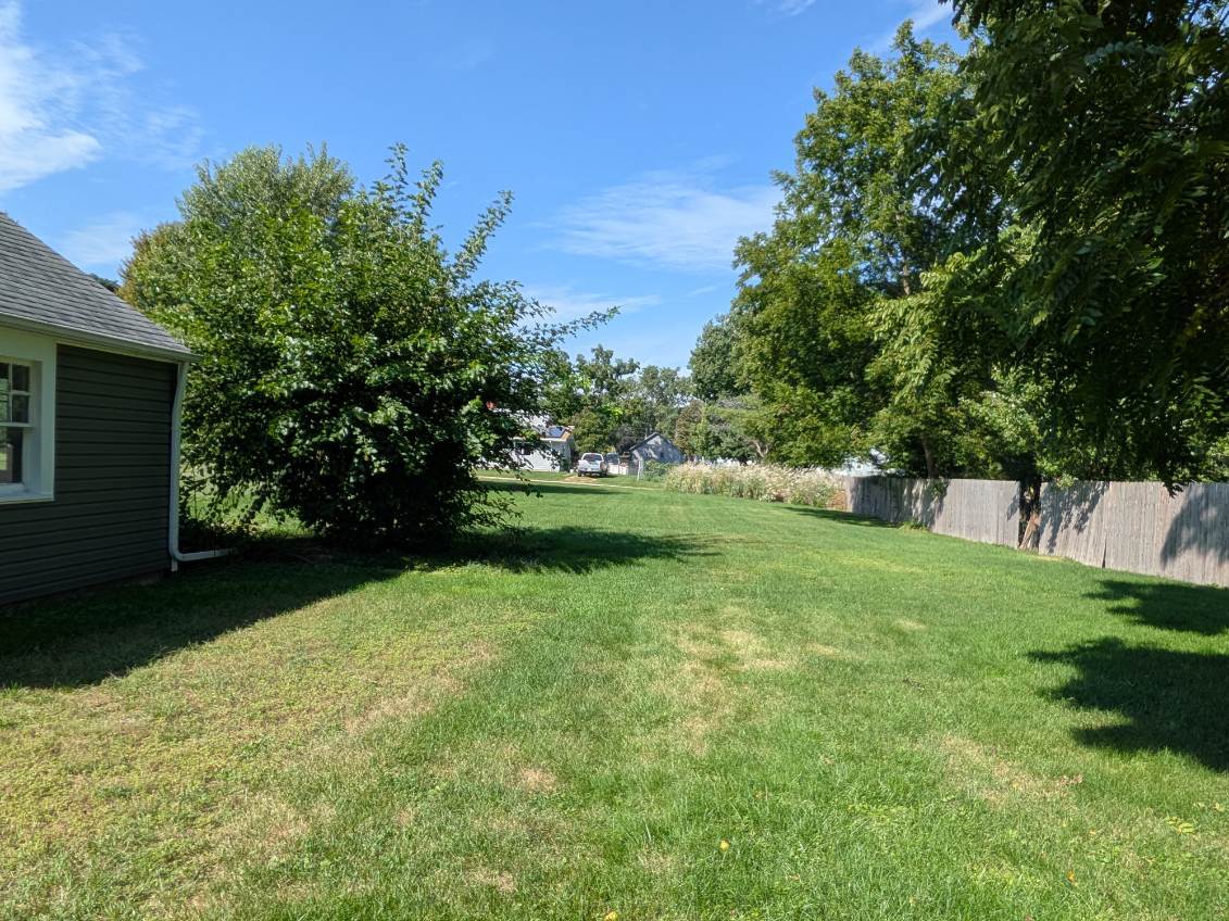 208 N Commercial Street Property Photo 3