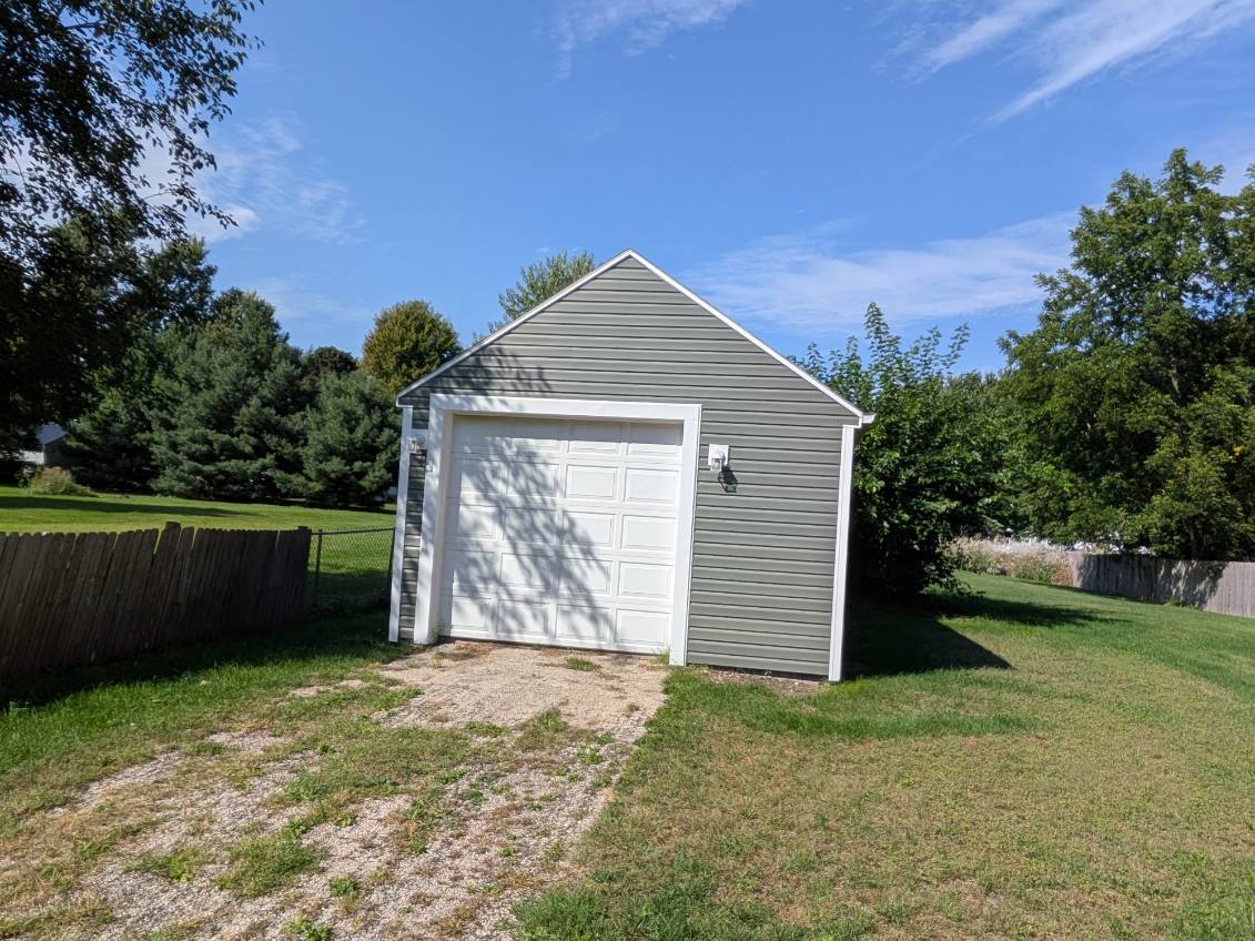 208 N Commercial Street Property Photo 4