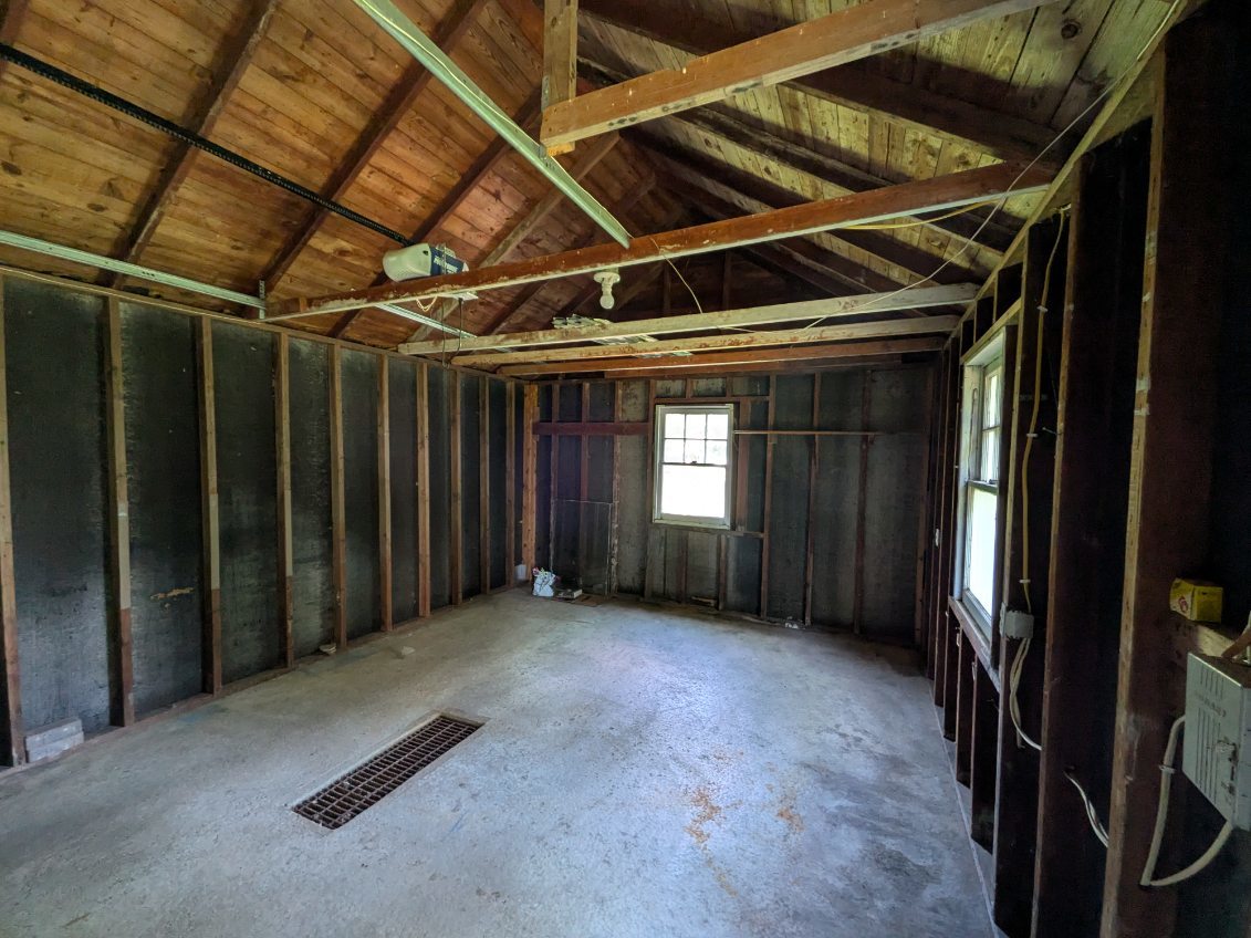 208 N Commercial Street Property Photo 5