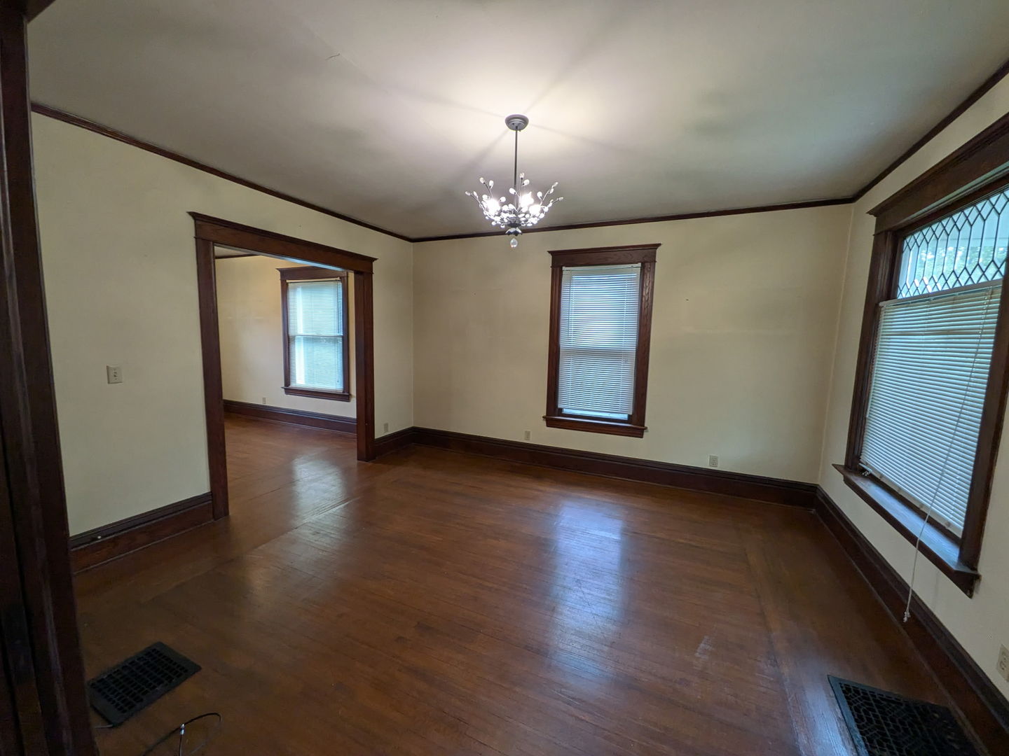 208 N Commercial Street Property Photo 7