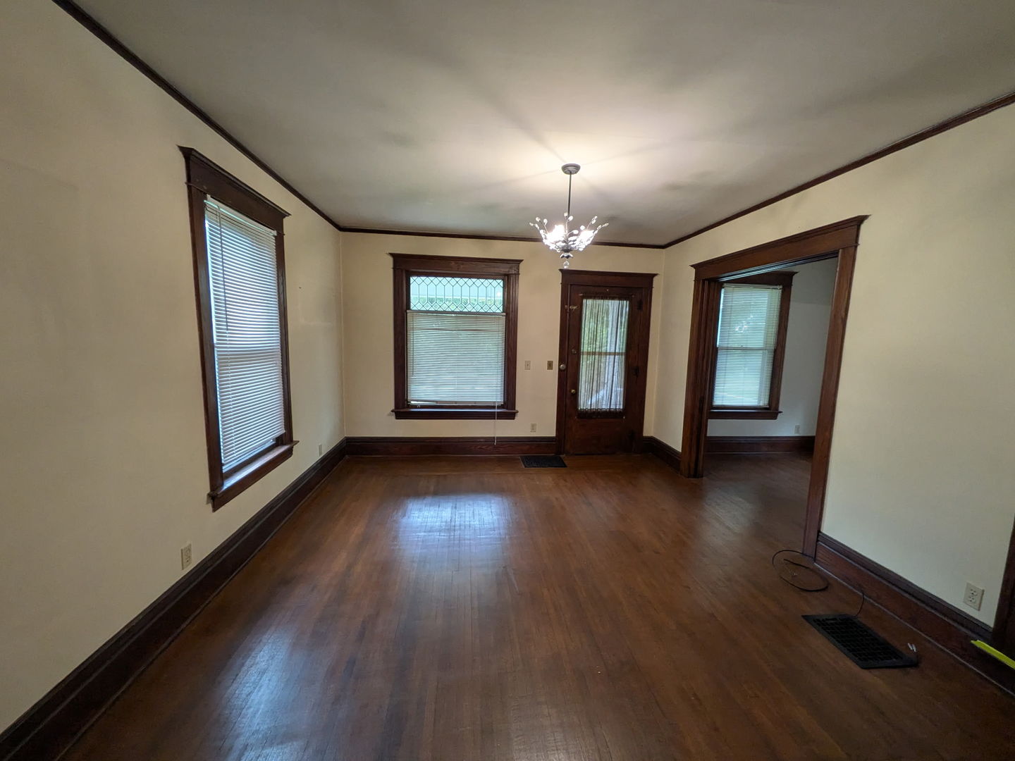 208 N Commercial Street Property Photo 8