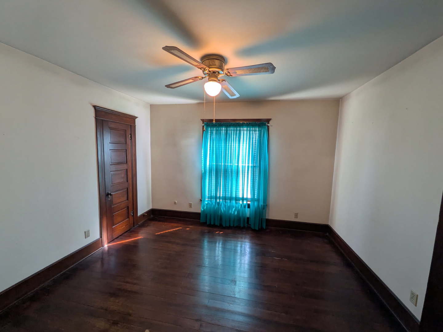 208 N Commercial Street Property Photo 14