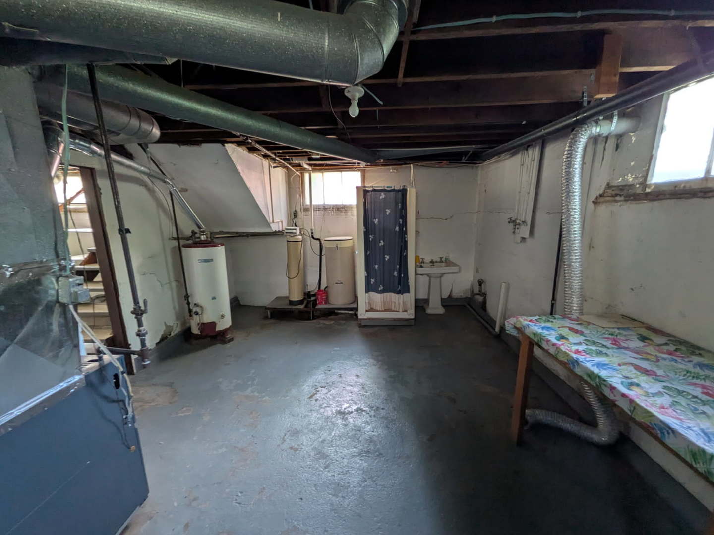 208 N Commercial Street Property Photo 16