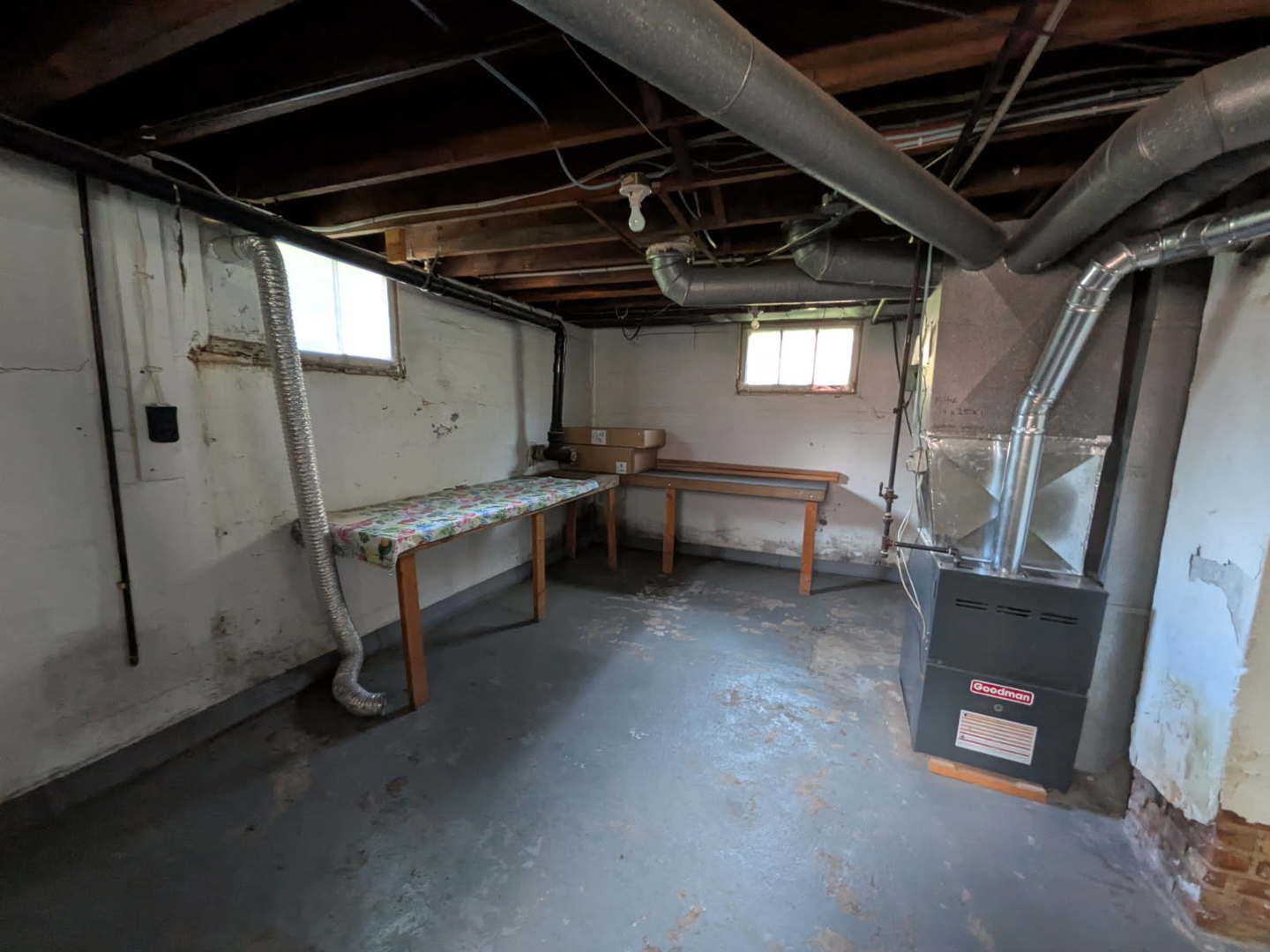 208 N Commercial Street Property Photo 17