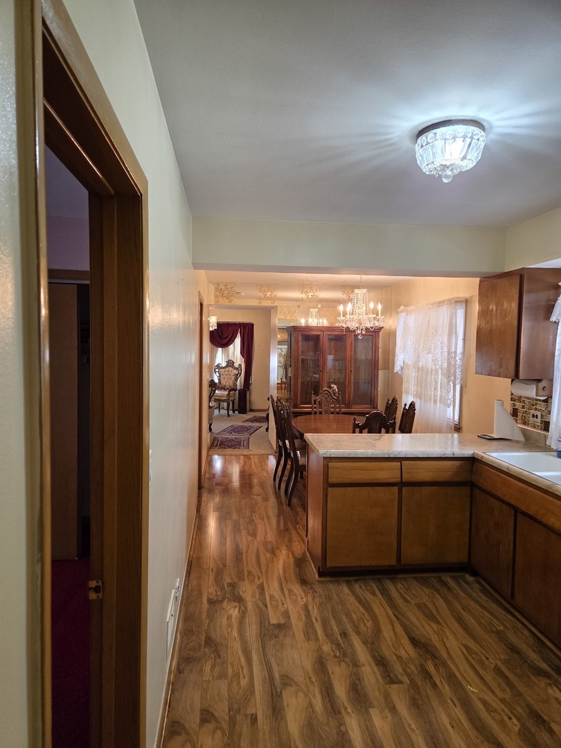 2033 N La Crosse Avenue Property Photo 4