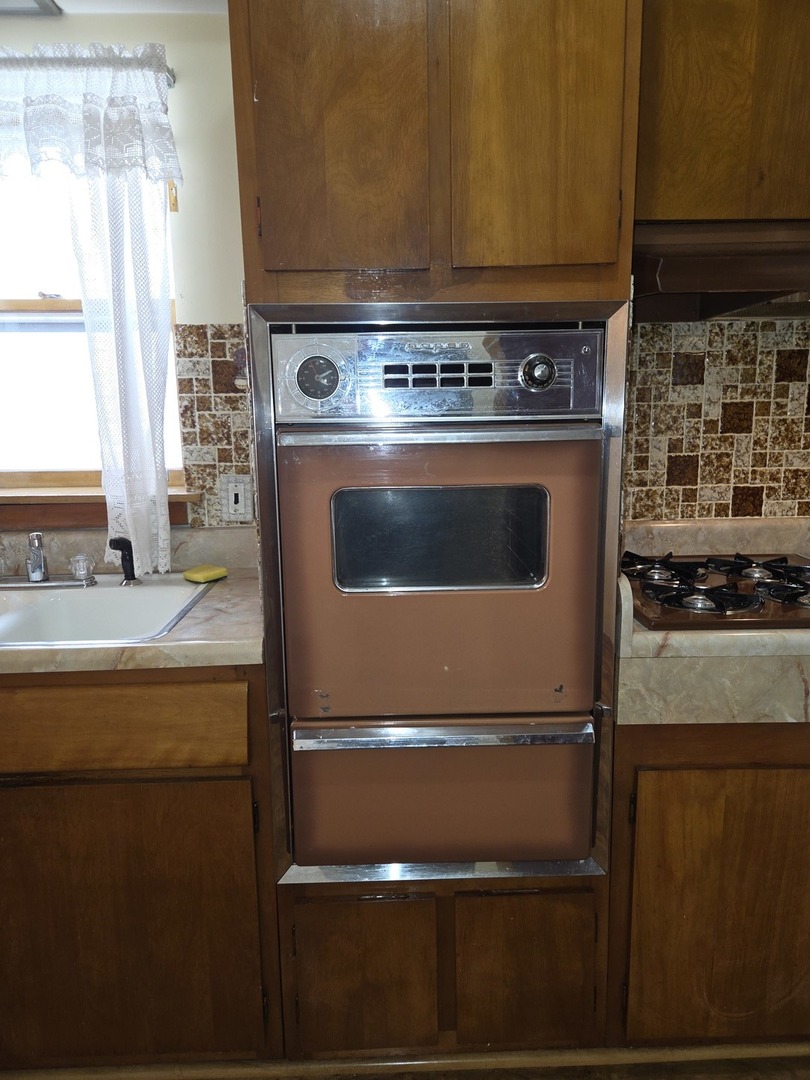 2033 N La Crosse Avenue Property Photo 5