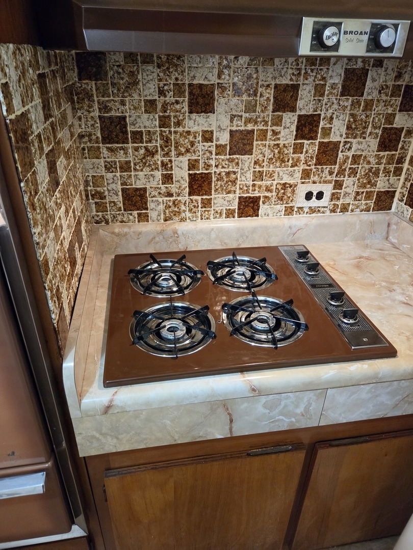 2033 N La Crosse Avenue Property Photo 6