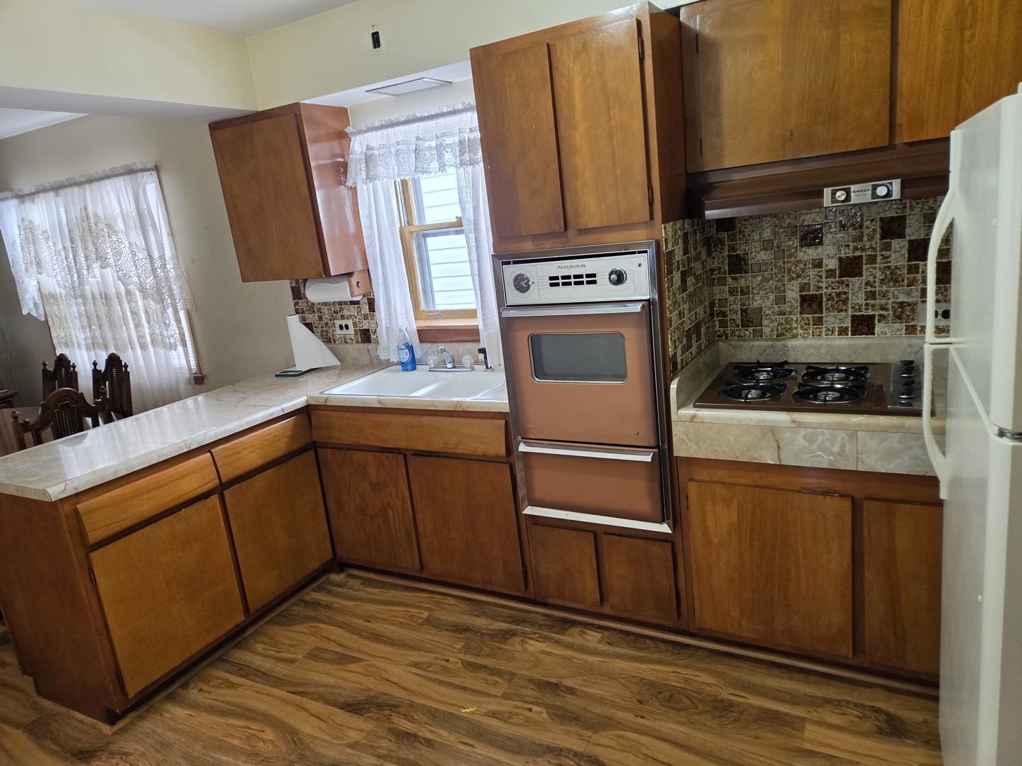 2033 N La Crosse Avenue Property Photo 7