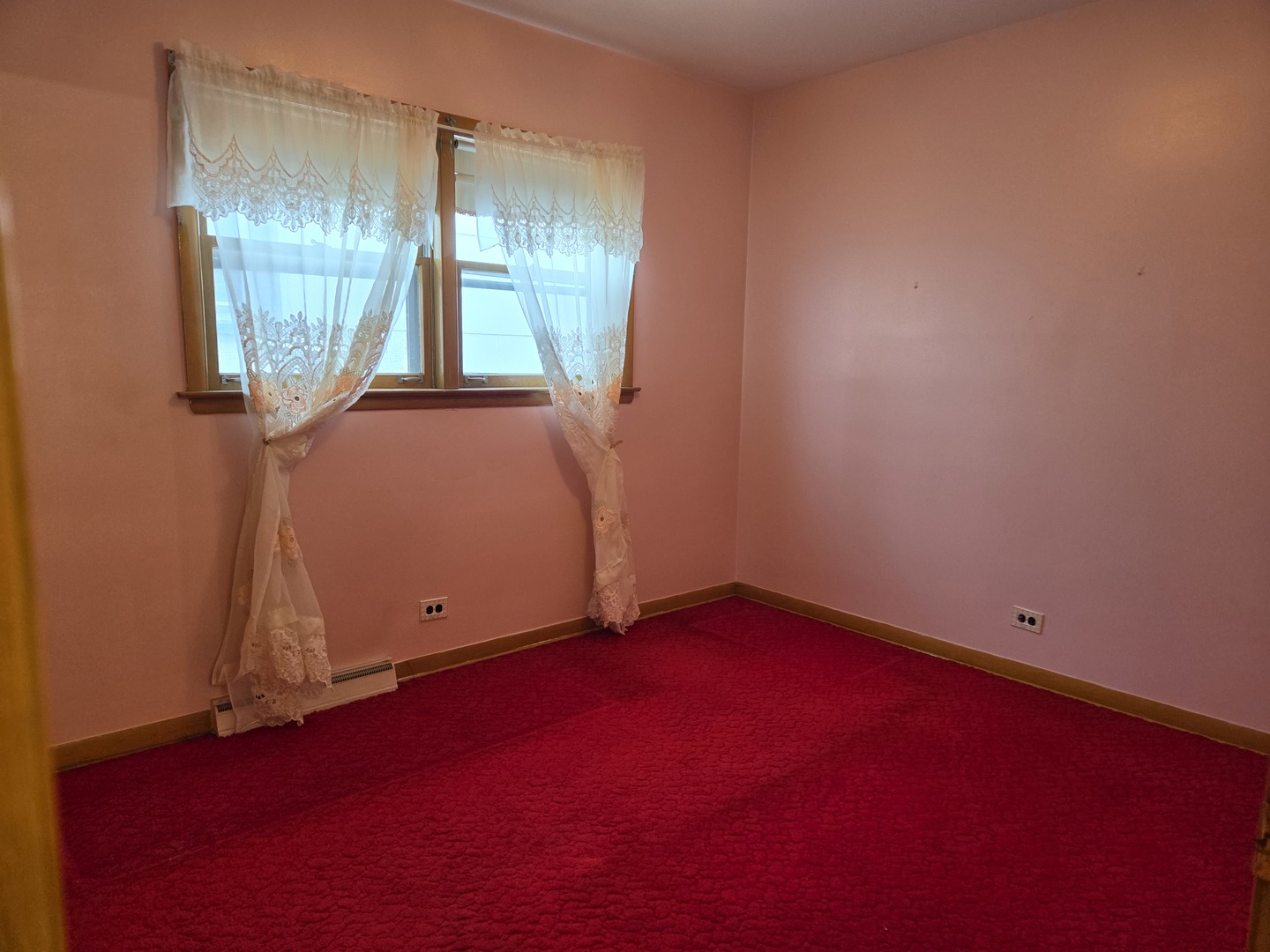 2033 N La Crosse Avenue Property Photo 9