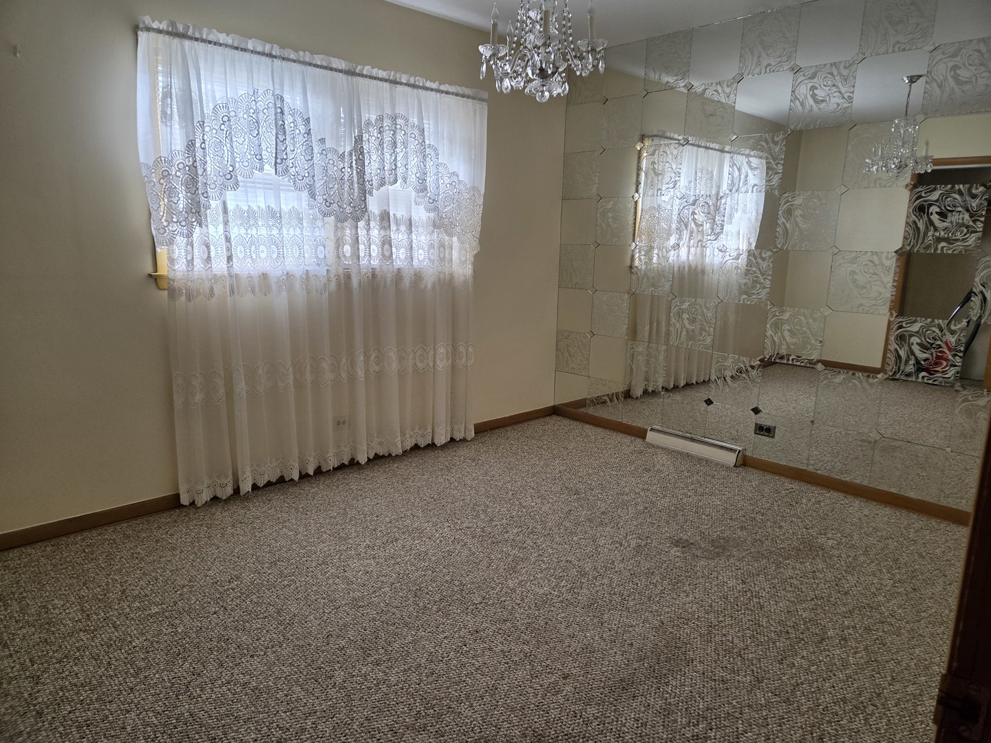 2033 N La Crosse Avenue Property Photo 10