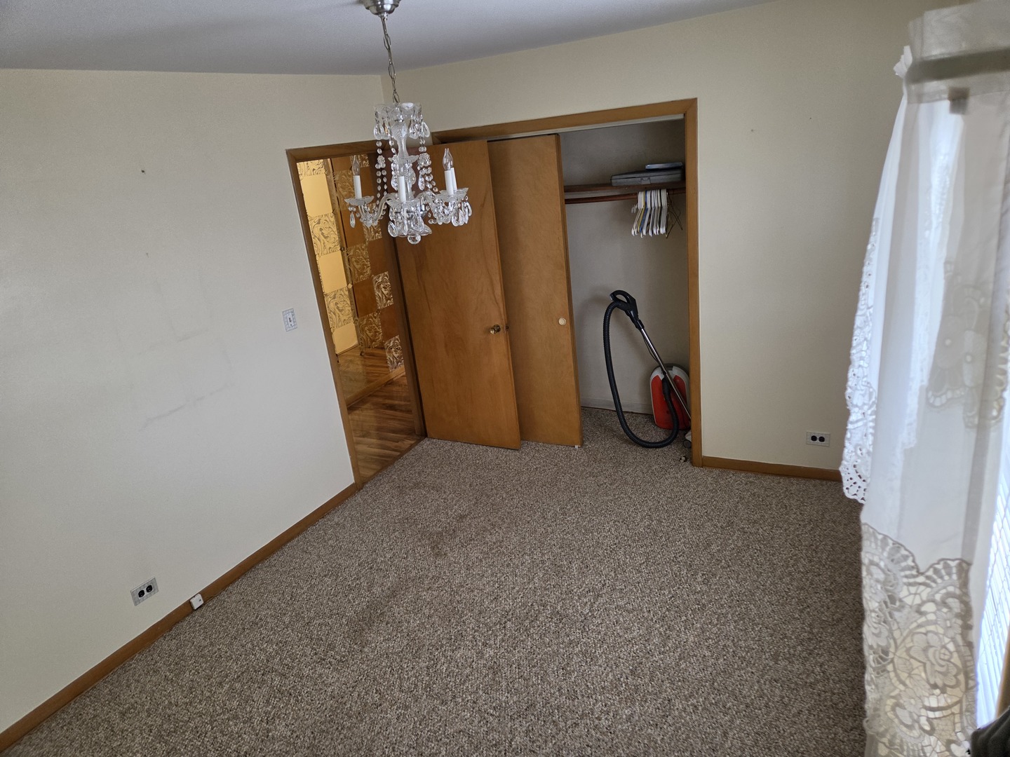 2033 N La Crosse Avenue Property Photo 11