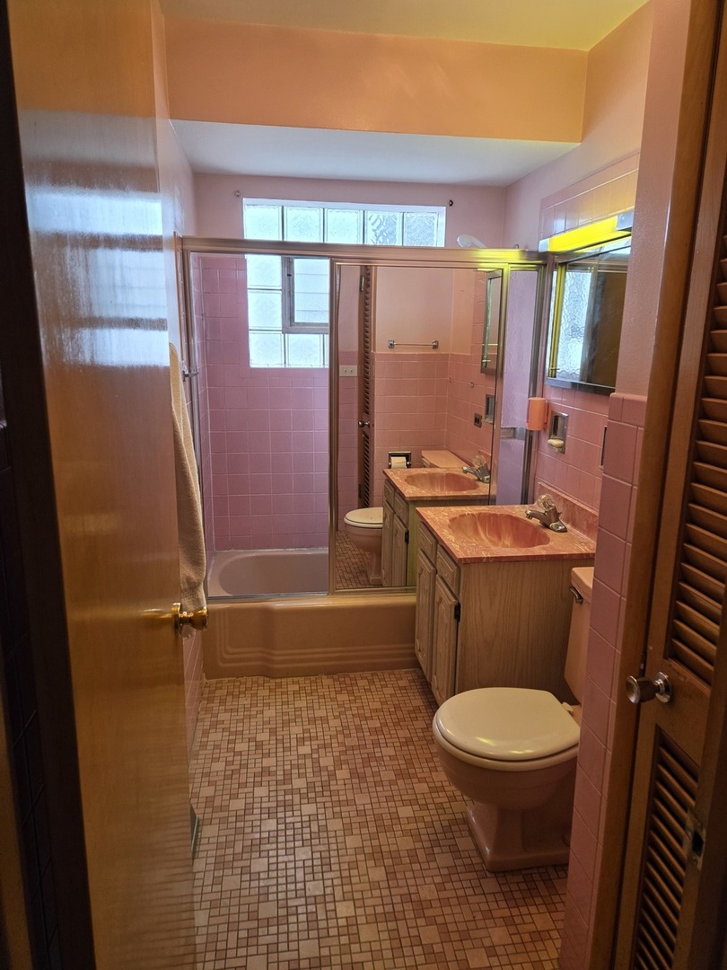 2033 N La Crosse Avenue Property Photo 12