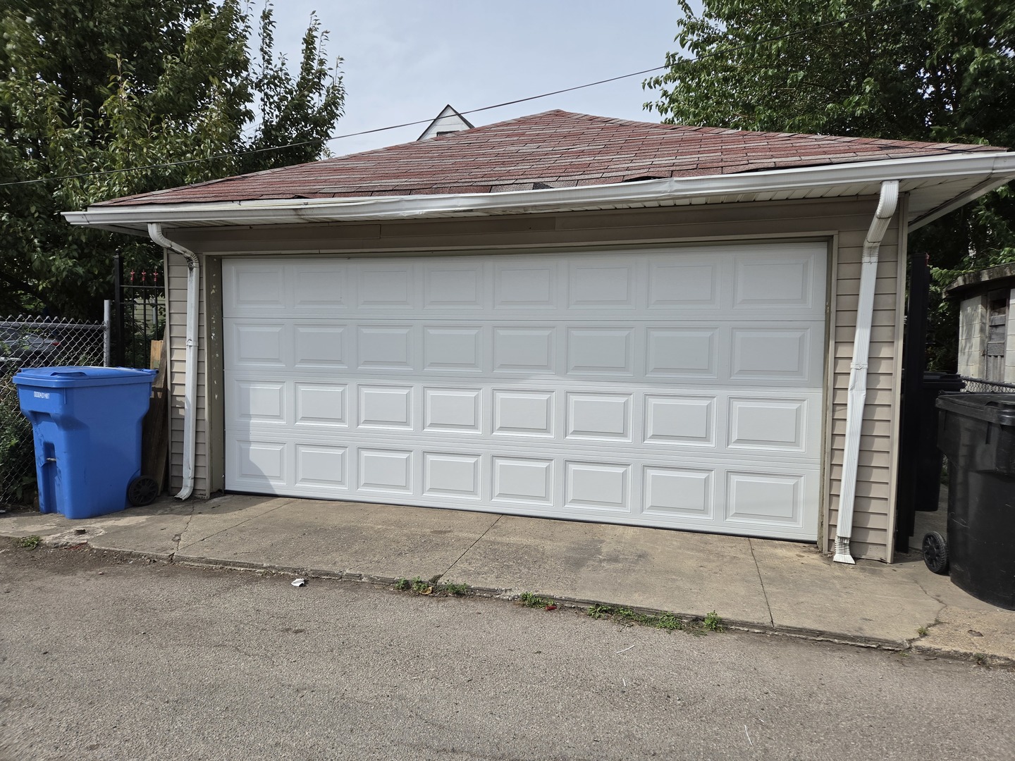 2033 N La Crosse Avenue Property Photo 21