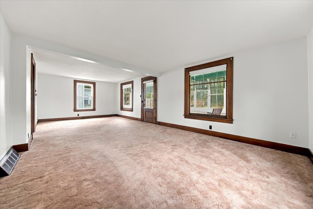 310 E Dixon Street Property Photo 14
