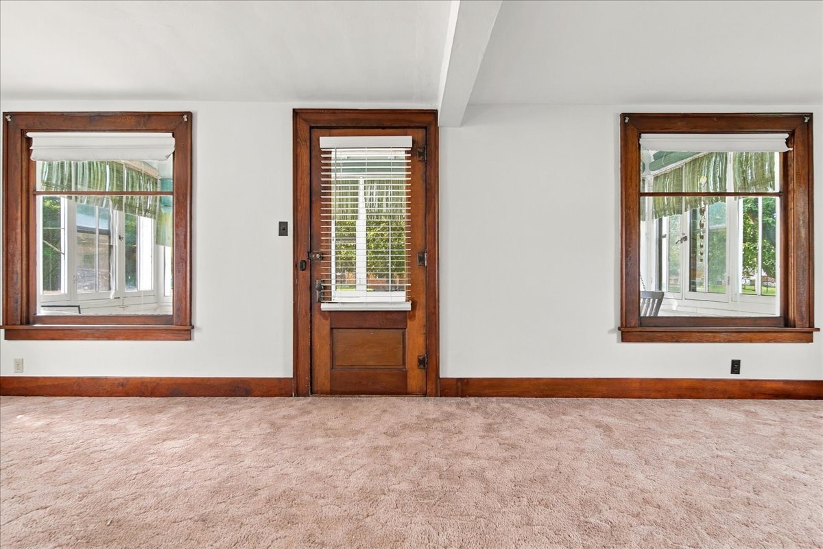 310 E Dixon Street Property Photo 15